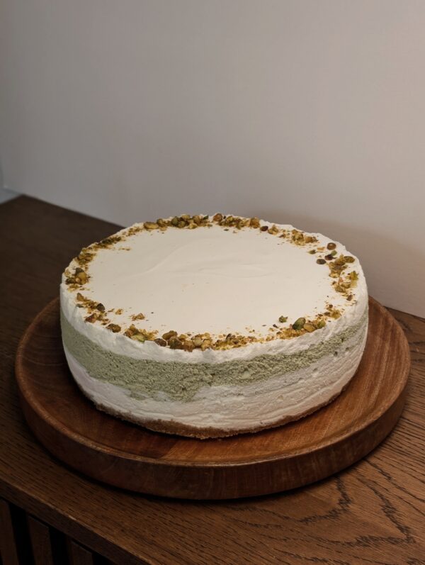 Sernik pistacjowo-malinowy