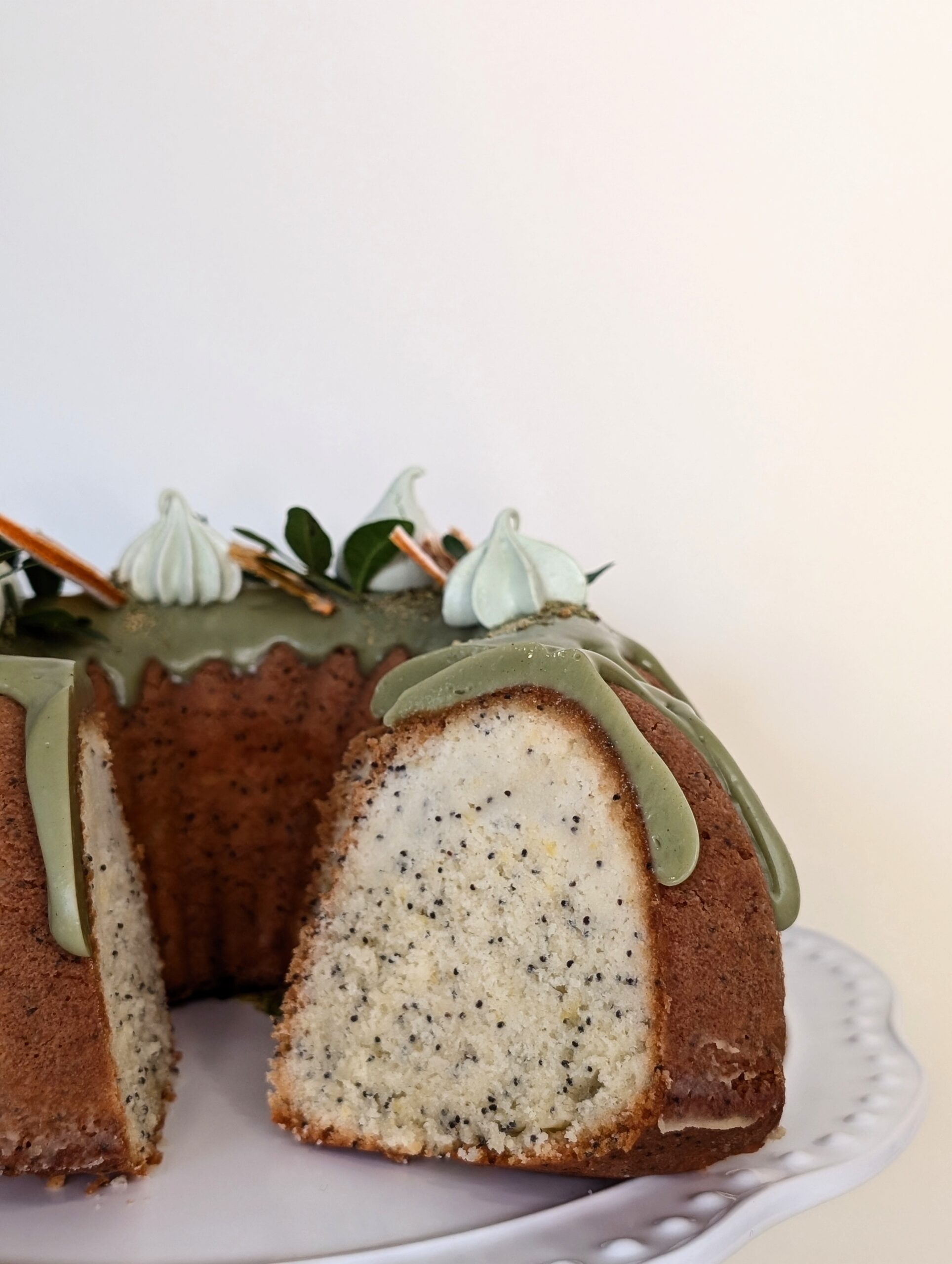 Babka cytrynowa z makiem i polewą pistacjową - obrazek 4