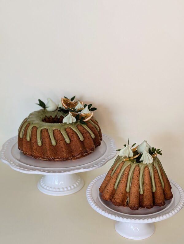 Babka cytrynowa z makiem i polewą pistacjową